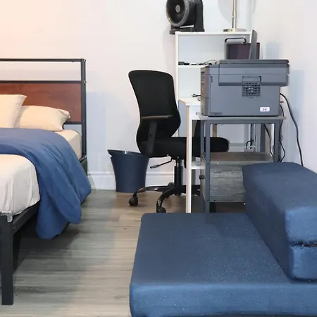 Garden 2 Bedroom Apt - Free Parking Wifi Laundry Workstation Brampton Exterior photo