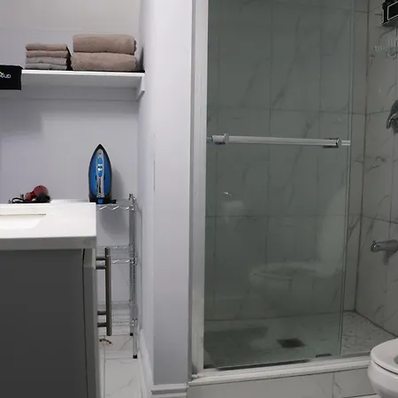 Garden 2 Bedroom Apt - Free Parking Wifi Laundry Workstation Brampton Exterior photo