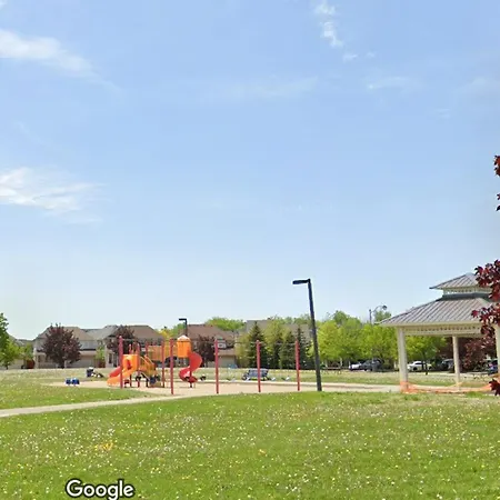 Garden 2 Bedroom Apt - Free Parking Wifi Laundry Workstation Brampton Exterior photo