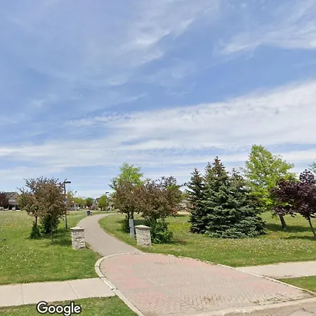 Garden 2 Bedroom Apt - Free Parking Wifi Laundry Workstation Brampton Exterior photo
