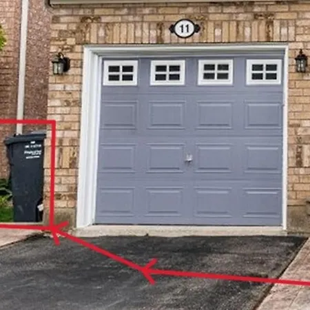 Garden 2 Bedroom Apt - Free Parking Wifi Laundry Workstation Brampton Exterior photo