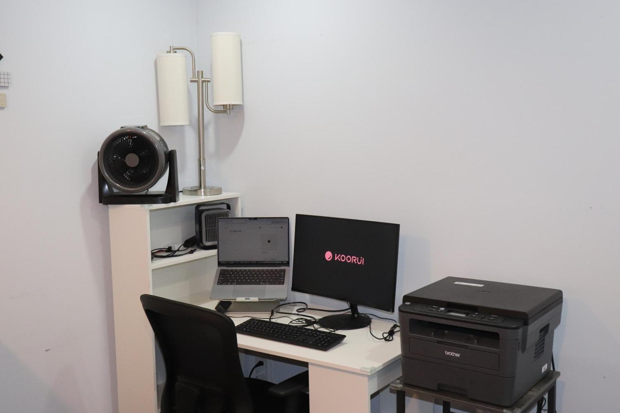 Apartment Garden 2 Bedroom - Free Parking Wifi Laundry Workstation