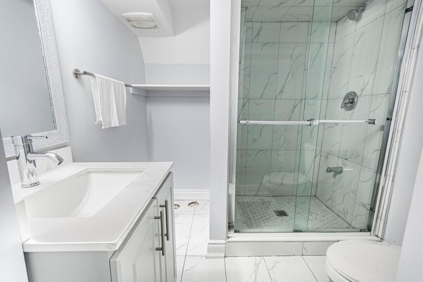 Garden 2 Bedroom - Free Parking Wifi Laundry Workstation Brampton