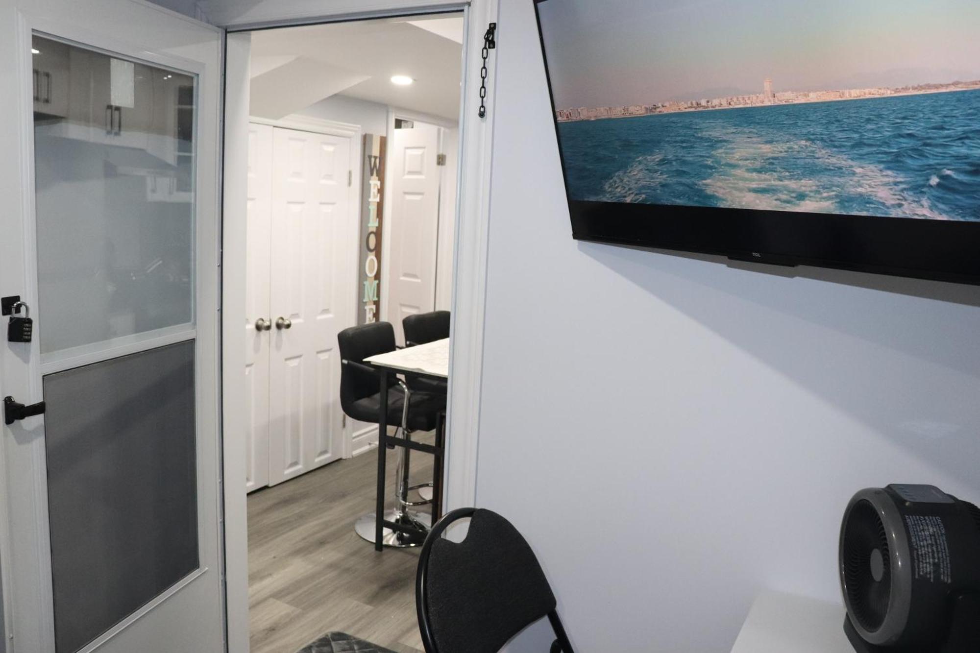 Garden 2 Bedroom - Free Parking Wifi Laundry Workstation *